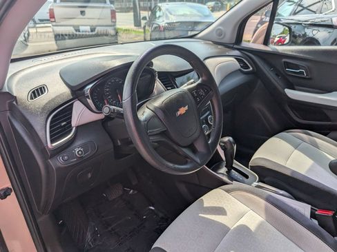 Used 2018 Chevrolet Trax LS FWD image 12