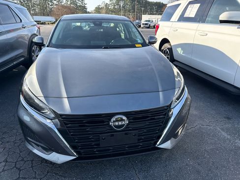 Used 2023 Nissan Altima 2.5 SV image 9