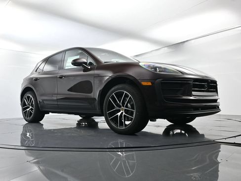 Certified 2025 Porsche Macan AWD/4WD image 55