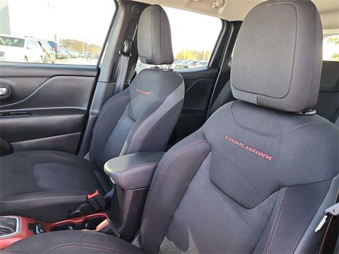 Used 2022 Jeep Renegade Trailhawk image 16