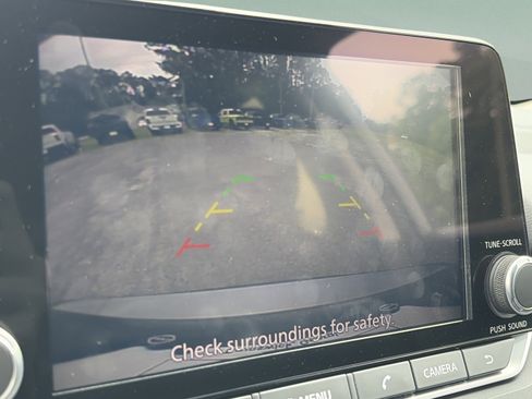 Used 2024 Nissan Rogue SV FWD image 12