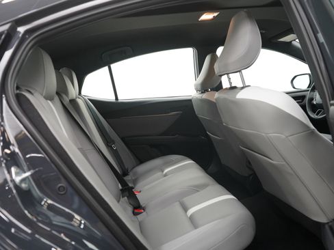 Used 2025 Toyota Camry SE image 11