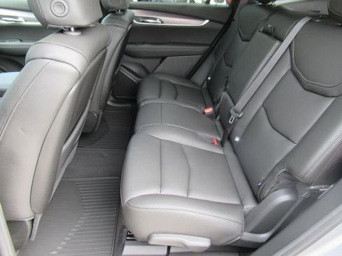 New 2025 Cadillac XT6 Luxury image 28