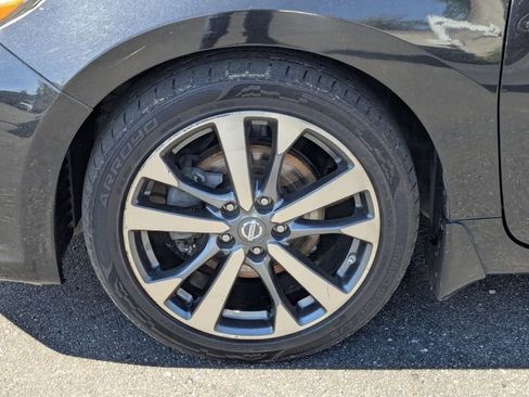 Used 2017 Nissan Altima 2.5 SR w/ LED Appearance Package FWD image 13