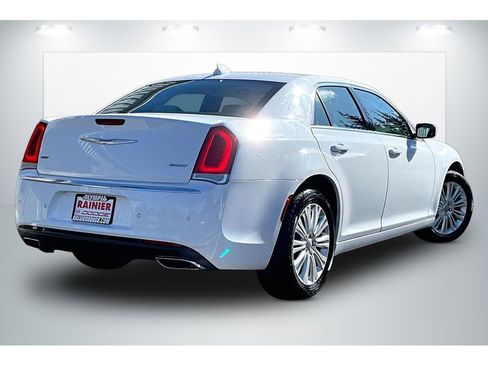 Used 2021 Chrysler 300 Touring L image 13