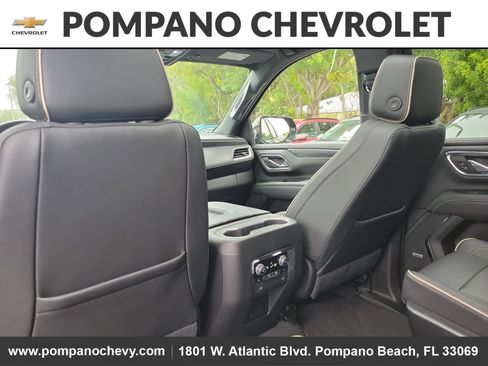 Used 2023 GMC Yukon SLT w/ SLT Premium Package image 15