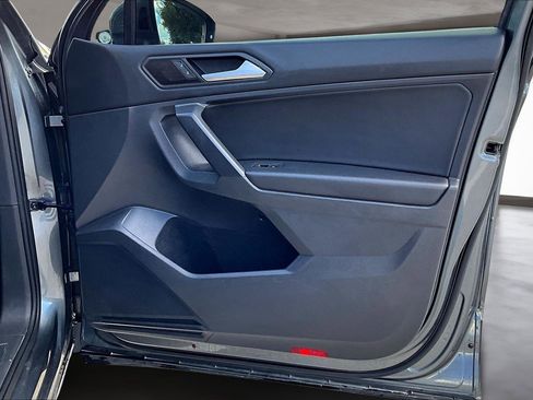 Used 2021 Volkswagen Tiguan SE image 24