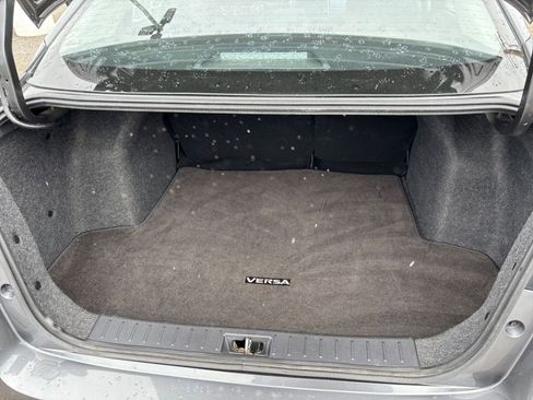 Used 2025 Nissan Versa SV image 29