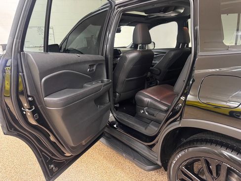 Used 2019 Honda Pilot Elite image 16