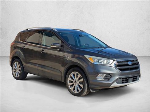 Used 2017 Ford Escape Titanium image 3