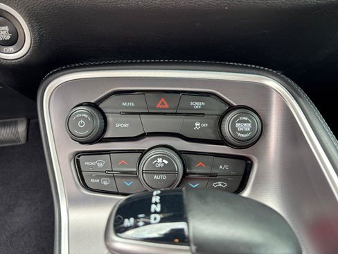 Used 2020 Dodge Challenger SXT AWD/4WD image 28