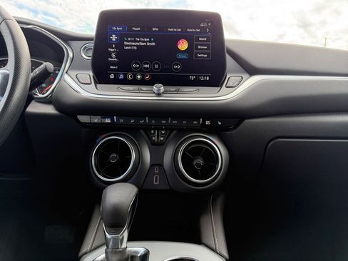 Used 2025 Chevrolet Blazer LT image 18