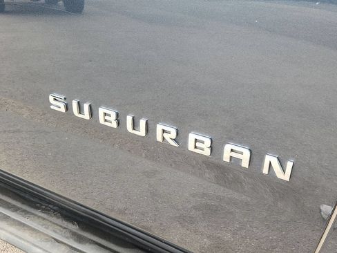 Used 2020 Chevrolet Suburban LT AWD/4WD image 8