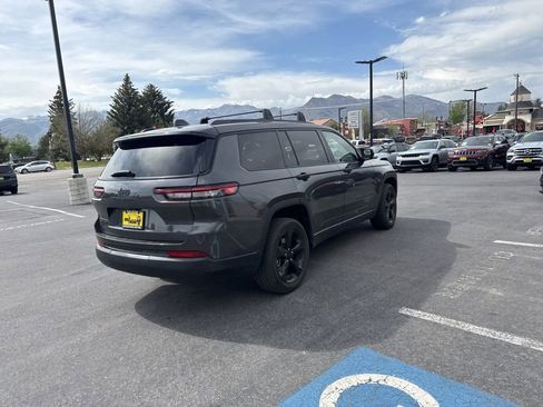 Used 2022 Jeep Grand Cherokee L Laredo AWD/4WD image 5