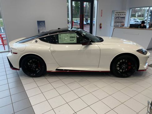 New 2026 Nissan Z NISMO w/ Floor Mat Package RWD image 6