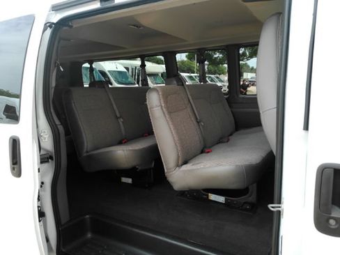 Used 2025 Chevrolet Express 3500 LT w/ LT Preferred Equipment Group RWD image 6