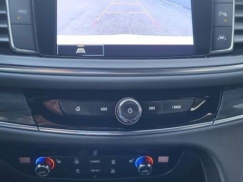 Used 2023 Buick Enclave Essence image 4