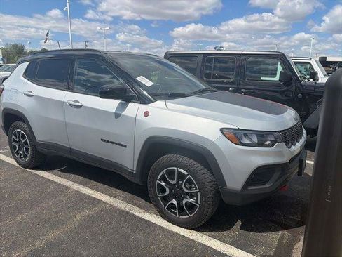 Certified 2025 Jeep Compass Trailhawk AWD/4WD image 2