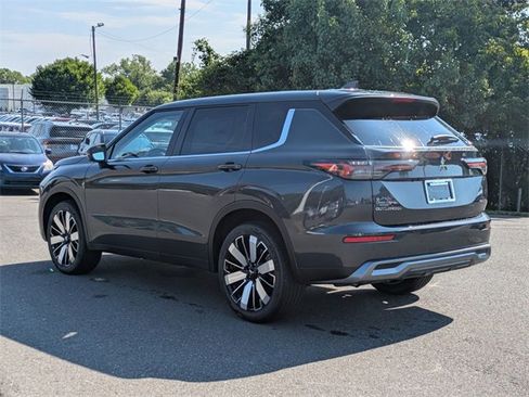 New 2025 Mitsubishi Outlander SE image 5