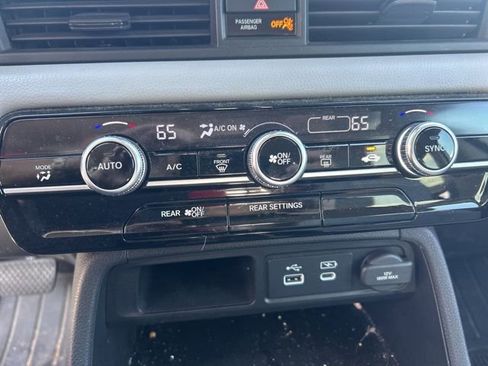 Used 2023 Honda Pilot LX image 13