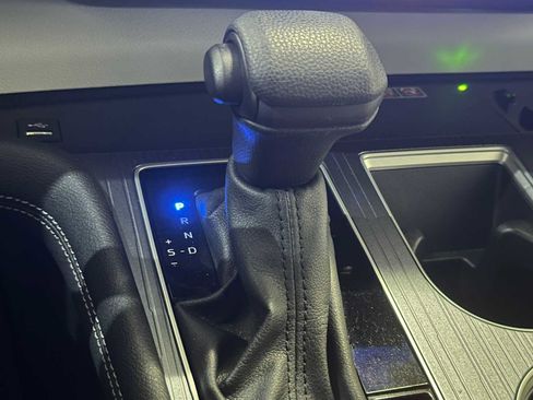 Used 2025 Toyota Sienna LE w/ Outdoor Package (TMS) image 16