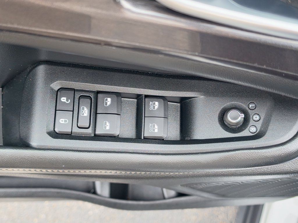 Used 2023 Jeep Grand Cherokee Altitude AWD/4WD image 13