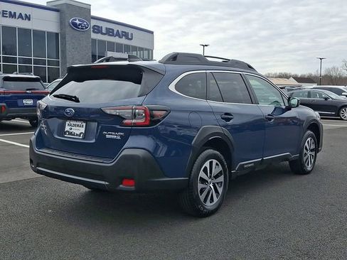 Used 2024 Subaru Outback Premium image 7