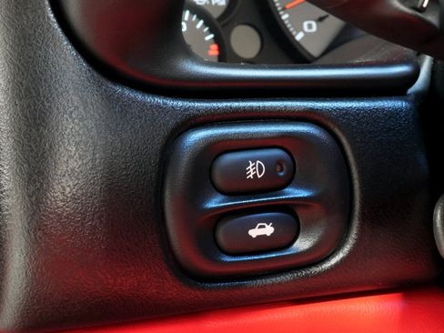 Used 2000 Chevrolet Corvette Convertible w/ Memory Pkg image 79