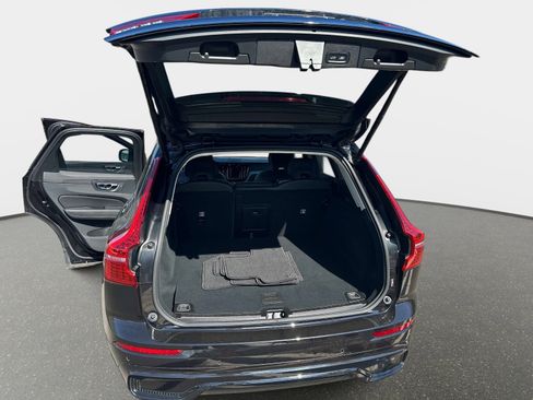 Certified 2025 Volvo XC60 B5 Plus image 11