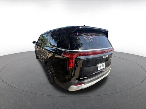 Used 2026 Kia Carnival FWD image 4