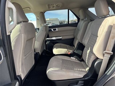 Used 2021 Ford Explorer XLT image 13