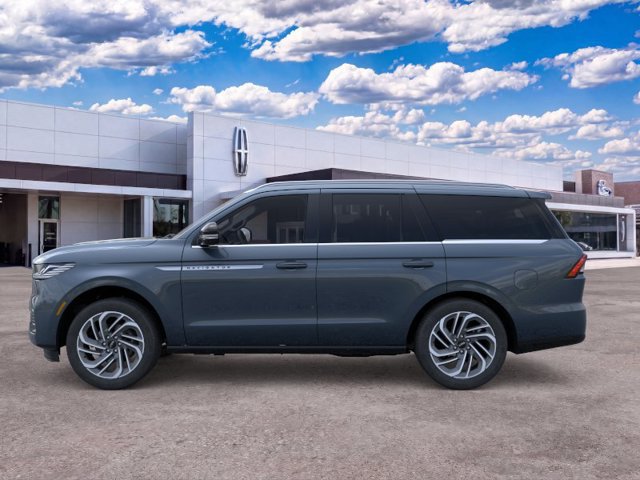 New 2026 Lincoln Navigator Reserve AWD/4WD image 3