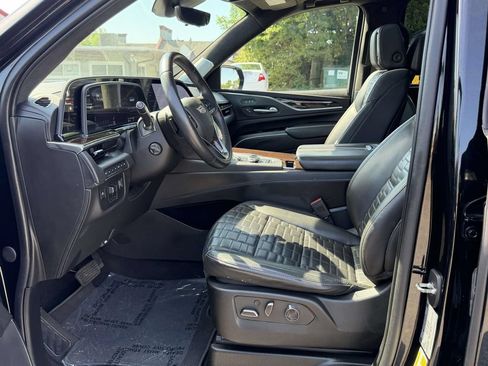 Used 2022 Cadillac Escalade Premium Luxury Platinum w/ Heavy-Duty Trailer Package AWD/4WD image 16