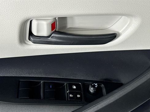 Used 2022 Toyota Corolla LE FWD image 22