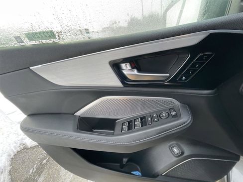 Used 2023 Acura MDX SH-AWD image 12