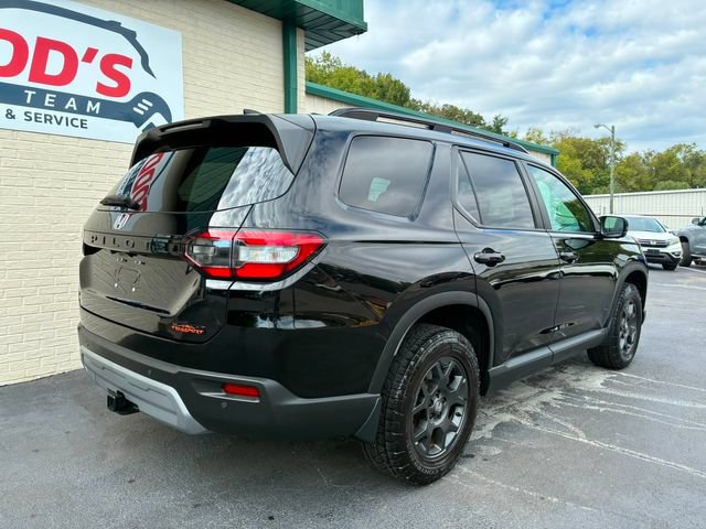 Used 2025 Honda Pilot TrailSport image 6