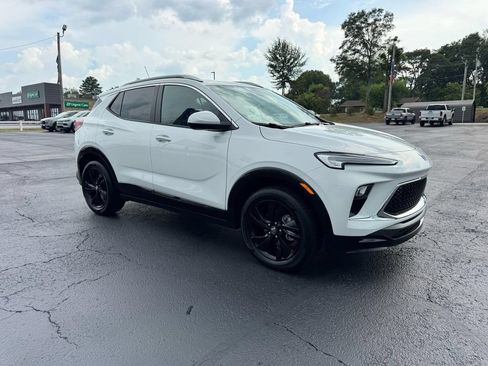 Used 2024 Buick Encore GX Sport Touring AWD/4WD image 4