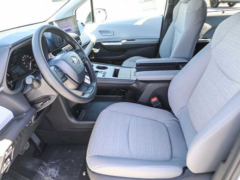 New 2026 Toyota Sienna LE image 19