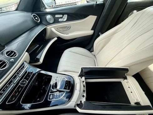 Used 2017 Mercedes-Benz E 300 4MATIC image 27