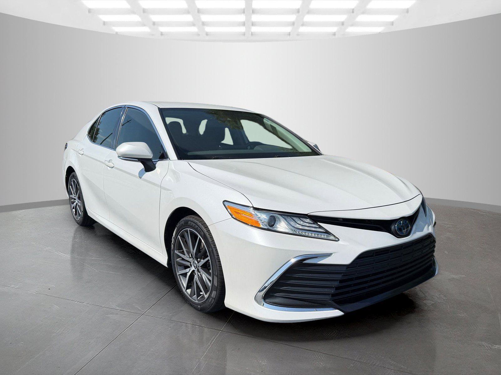 Used 2023 Toyota Camry XLE FWD image 5