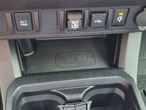 Used 2021 Toyota Tacoma TRD Off-Road AWD/4WD image 16