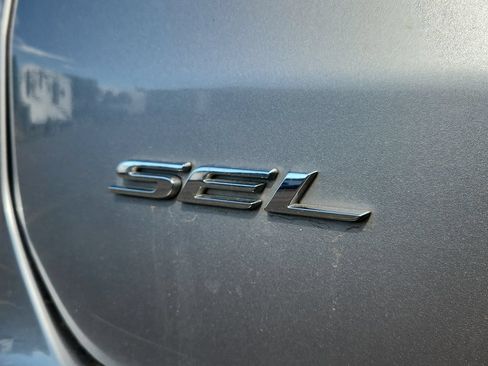 Used 2023 Ford Edge SEL AWD/4WD image 13