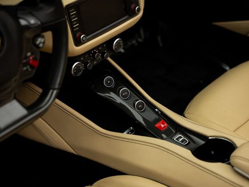Used 2015 Ferrari California T RWD image 61