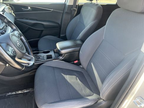 Used 2016 Kia Sorento LX w/ LX Convenience Package image 17