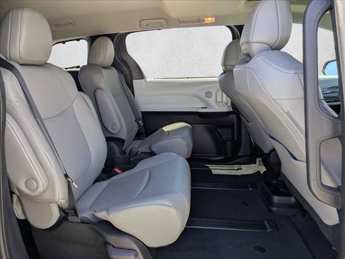 Certified 2026 Toyota Sienna XLE FWD image 21