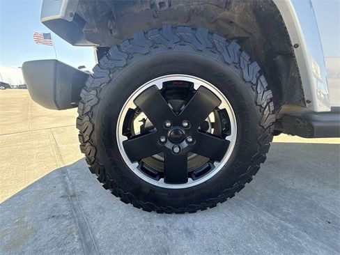 Used 2012 Jeep Wrangler Unlimited Sahara image 10