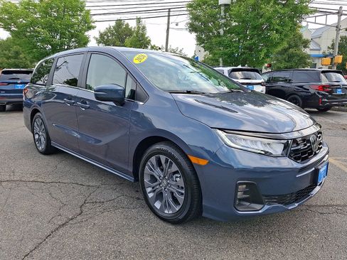 Used 2026 Honda Odyssey Touring image 3
