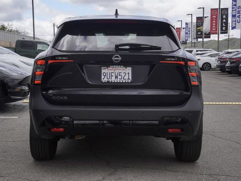 Certified 2025 Nissan Kicks SV FWD image 5
