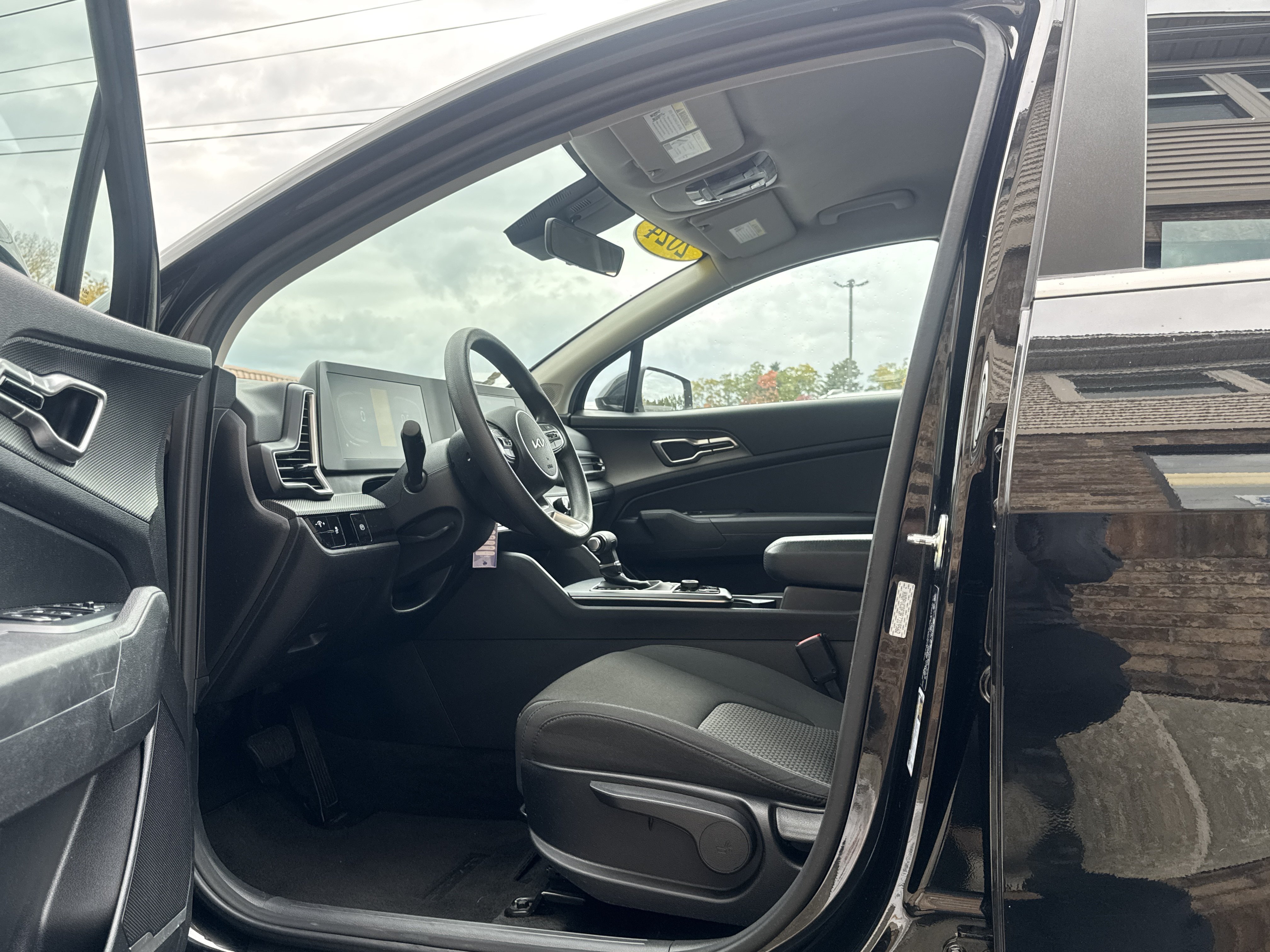 Used 2024 Kia Sportage LX AWD/4WD image 9