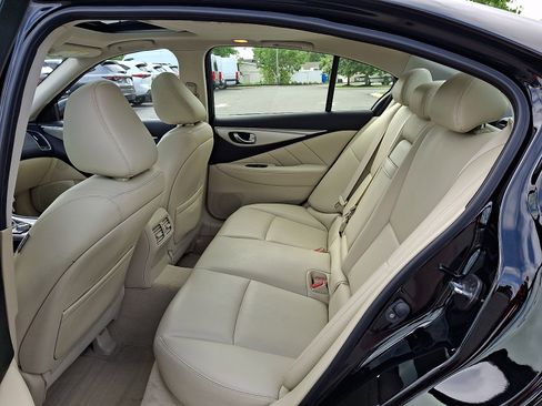 Used 2019 INFINITI Q50 Luxe w/ Essential Package (3.0T Luxe) AWD/4WD image 10